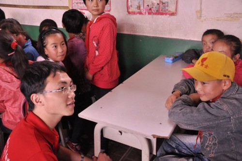 王青璨在希望小學