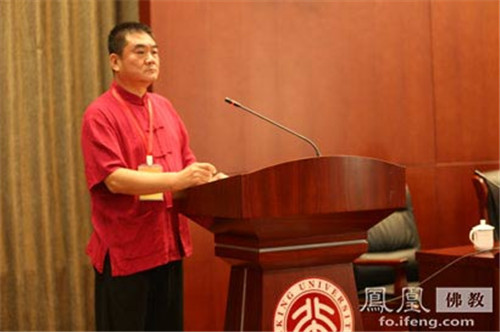 華香文化組委會秘書長劉增幅主持會議
