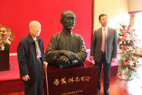 銅像揭幕