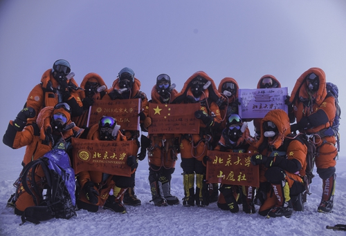 卓奧友峰頂峰合影
