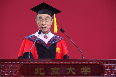 教師代表錢乘旦發言