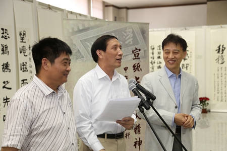 牛耕耘博士、張國有教授🚧、陳洪捷教授