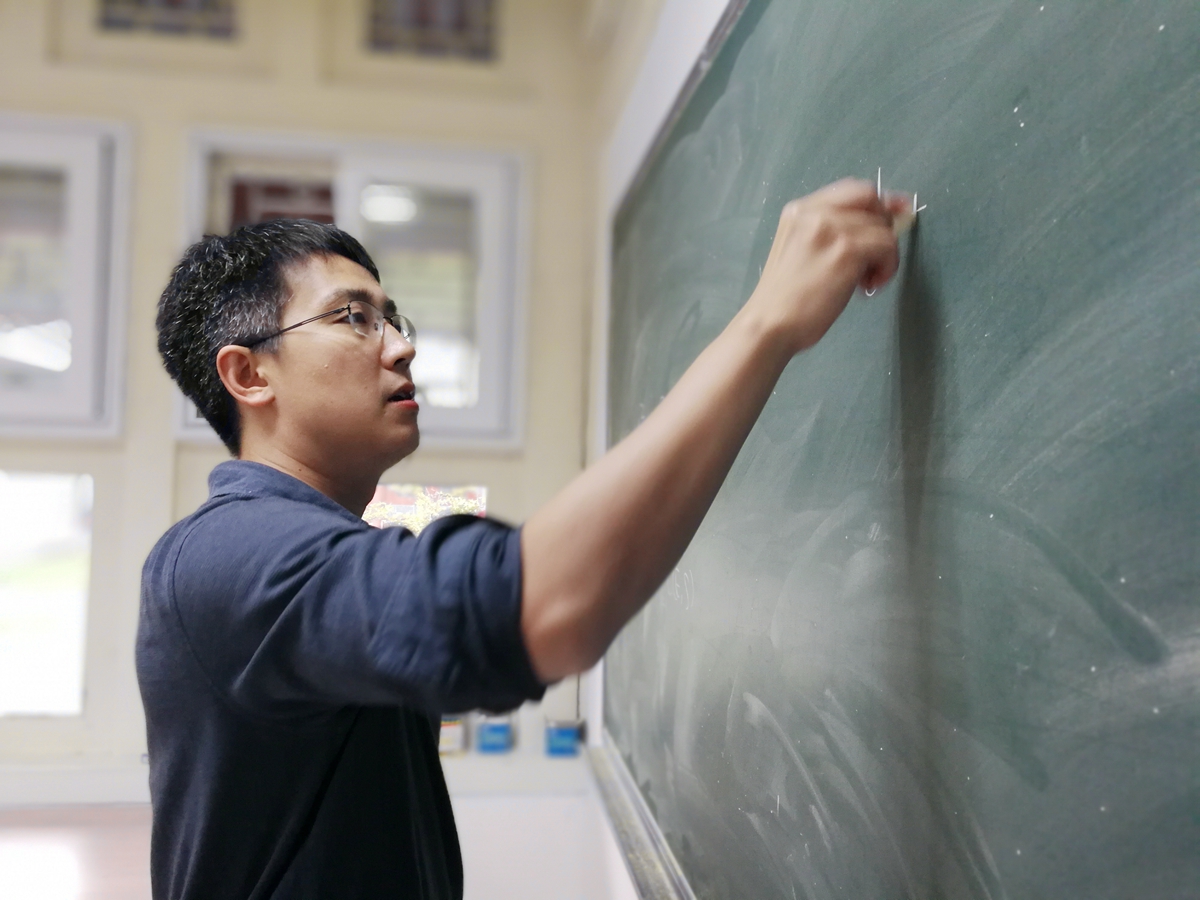 c480ab37bc82469dad7203886e66392e.jpg 項目完成人劉若川照片_副本.jpg