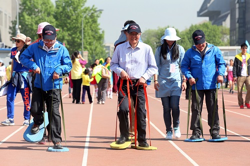 校領導參加趣味運動項目