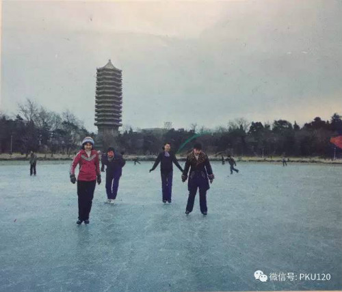 圖5 1985年的未名湖冰場